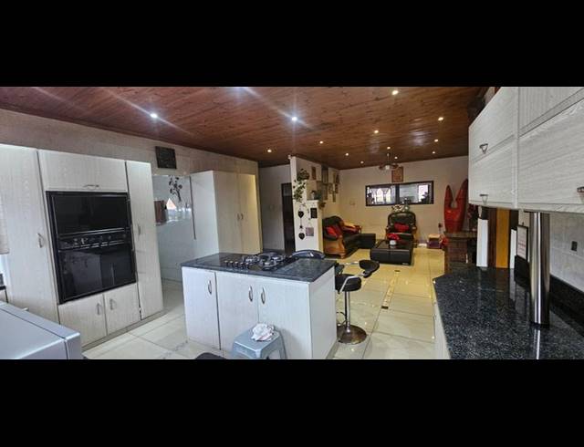 2 BEDROOM HOUSE FOR SALE IN CRAIGIEBURN